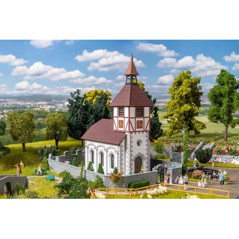 FALLER 130679 - Chiesa del villaggio con Kirchhof, scartamento H0 (1/5)