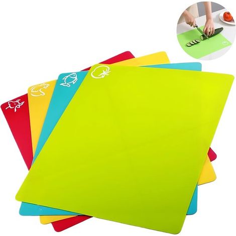 Set di 4 taglieri flessibili in plastica senza BPA con base antiscivolo. (1/5)