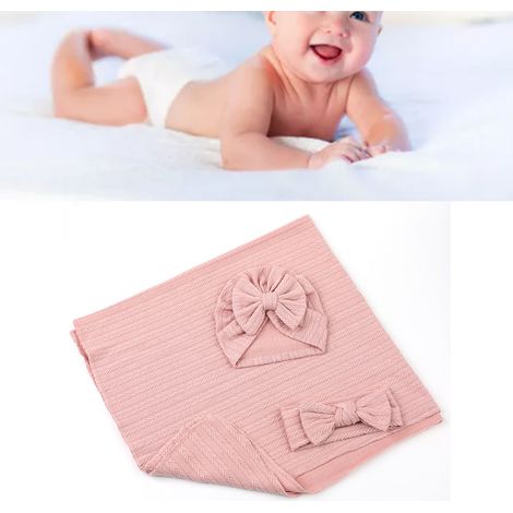 3-teiliges Babyset: Decke und Stirnband, aus Baumwolle und Polyester in Weizenfarbe, mit Gummiband in einem einfarbigen Rosaton. (1/5)