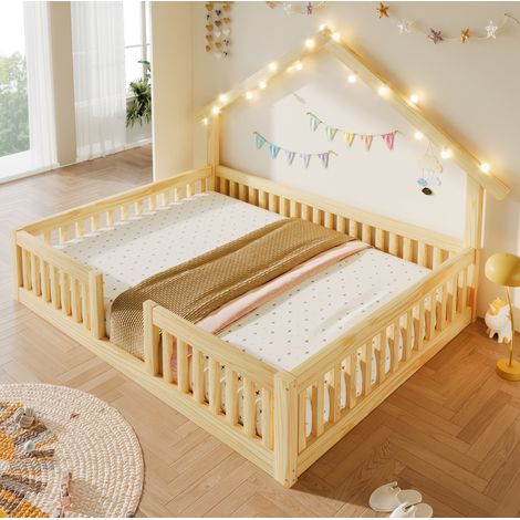 Lit cabane enfant 140 x 200 cm en bois clair, avec barrières de sécurité et guirlande LED blanc chaud à interrupteur, couchage bas pour chambre d'enfant CHICFURN (1/5)