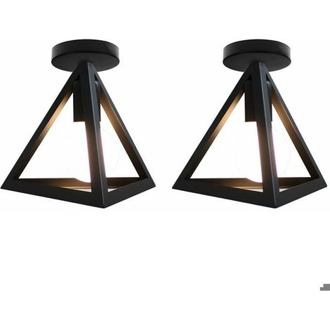 Due plafoniere in stile industriale con paralumi triangolari, caratterizzate da un'estetica industriale moderna o retrò e dettagli in metallo nero, adatte a camere da letto e caffè. (1/5)