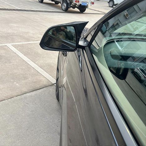 Embellecedor protector para el espejo retrovisor del Tesla Model 3, color negro brillante. (1/5)