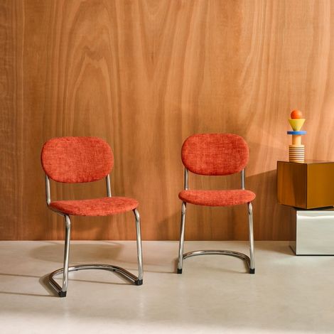 Lot de 2 chaises cantilever arrondie métal. tissu chenille orange et pieds chromés - L 47 x P 54.5 x H 81cm - Maloa (1/5)