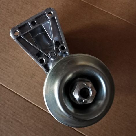 Le boîtier d'engrenages EM780 Oleo Mac Dia 28mm 10T (boîte de vitesses Oleo avec un diamètre d'arbre de sortie de 28 mm et 10 dents) est utilisé dans les débroussailleuses Oleo. (1/3)