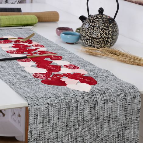 Chemin de table brodé avec motif de cœur pour la Saint-Valentin, sets de table décoratifs de style européen avec motif de cœur pour la table à thé. (1/5)