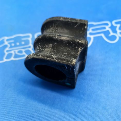 54613-5KS0A/5KS1A is suitable for Nissan Terra front stabilizer bar bushings and stabilizer bar sleeves. (1/4)
