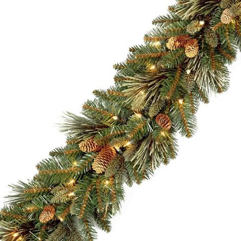National Tree Co. 2,74 m lange, beleuchtete Girlande aus Kiefernzweigen (Grün, Weiße Lichter, Tannenzapfen, Batteriebetrieben) – Weihnachtskollektion (1/5)