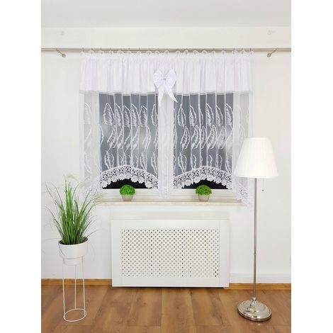 Cortina confeccionada con una marquesina de hojas de 300x160 cm con encaje guipur blanco y una cinta de circonita. (1/5)
