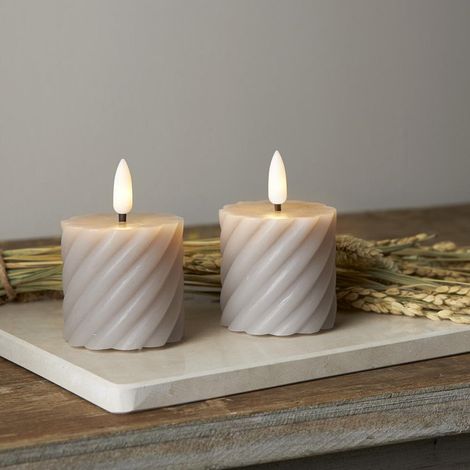 LED Blockkerzen Swirl aus Wachs 2er-Set mit Batterie und Timer, 75cm
