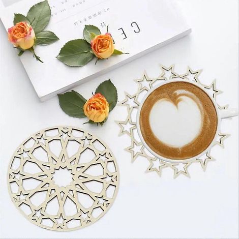 Set mit 12 stapelbaren Holzuntersetzern für Kaffeetassen (1/5)