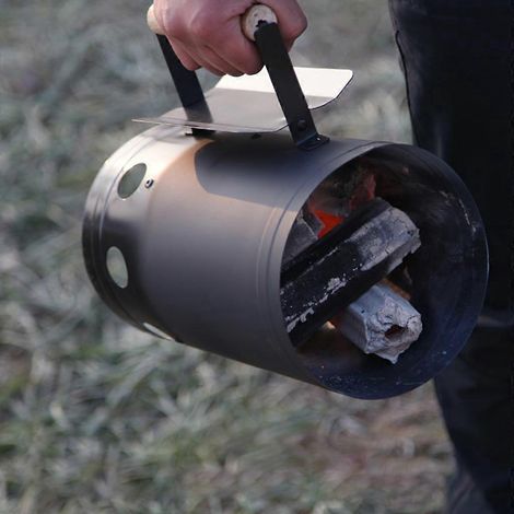 Seau allume-feu pour barbecue avec poignée en bois, facile à utiliser et durable. (1/4)