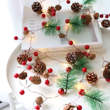Couronne de Noël artificielle, couronne de sapin vert avec pommes de pin à usage domestique, escaliers, portes de cheminée (1/2)