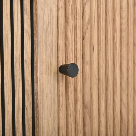 Meuble moderne pour la présentation de téléviseurs : meuble à trois pans, meuble bas. Deux portes coulissantes, deux portes avec barreaux design unique. Dimensions : 190 x 35 x 45 cm (longueur x larg (1/5)