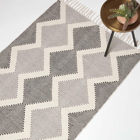 HOMESCAPES Malmo Handwoven White & Grey Cotton Textured Rug, 90 x 150 cm