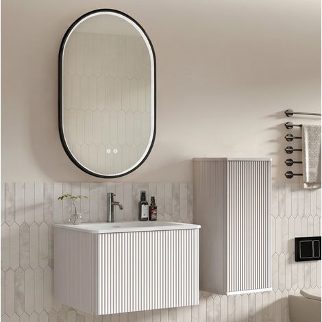 Conjunto de muebles de baño suspendidos de 60 cm con lavabo, armario alto y espejo LED regulable, acabado blanco mate y líneas acanaladas – CHICFURN para baños modernos (1/5)
