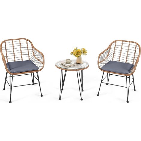 COSTWAY Mobili da Esterno in Vimini con Tavolo Rotondo in Vetro Temperato e 2 Poltrone in Rattan e Cuscini Morbidi, Tavolo e Sedie Moderni per Veranda, Cortile, Giardino e Piscina