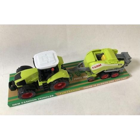 Trattore con macchinari agricoli