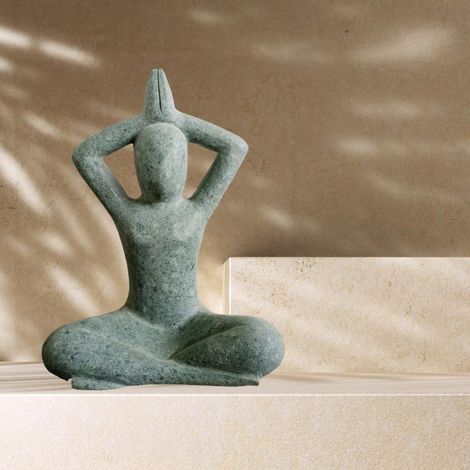 Statue en pierre volcanique design femme position yoga 75 cm (1/4)