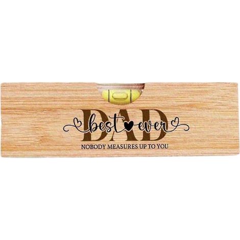 Ouvre-bouteille en bois avec niveau intégré, idéal pour le comptoir de votre bar. Un cadeau parfait pour la fête des pères ou un anniversaire. Convient également pour décorer vos placards de cuisine. (1/5)