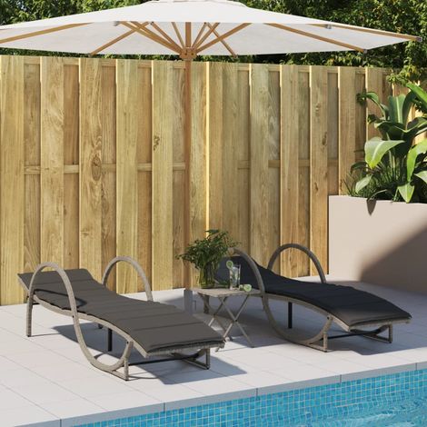 Sonnenliegen 2 Stk. mit Auflagen Hellgrau Poly Rattan