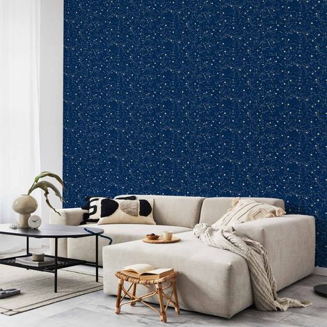 Tapete – Kosmische Inspirationen – Muster mit Sternen und Sternbildern auf dunklem Hintergrund / Kosmischer Glanz – künstlerisches Sternenmuster auf marineblauem Hintergrund (1/4)