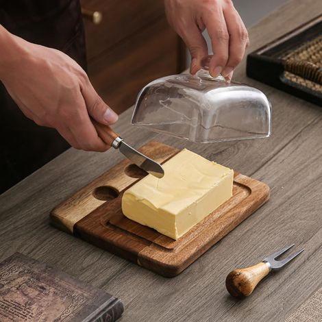 Beurrier en acacia avec couteau et couvercle en verre, idéal pour le fromage, le beurre, les gâteaux et les desserts. Plat de service. Élégants ustensiles de cuisine (2 couteaux). (1/4)