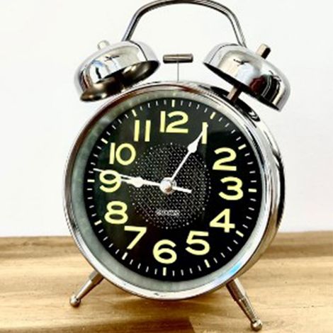 10 cm großer, silberfarbener Metall-Lichtwecker, geräuschlos und mit Nachtlicht ausgestattet. (1/5)