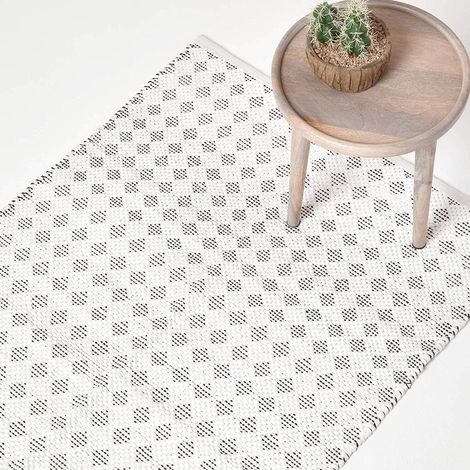 HOMESCAPES White Geometric Black Diamond Chindi Rug, 150 x 240 cm