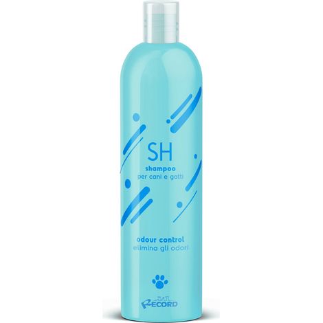 Shampooing spécifique contrôle les odeurs qui sentent et désodorisent les chiens et les chats