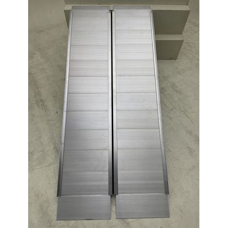 Rampe d'accès en aluminium 400 kg - 1800 x 760 mm - largeur utile 730 mm - Pliante MW Tools ARP20180 (1/5)
