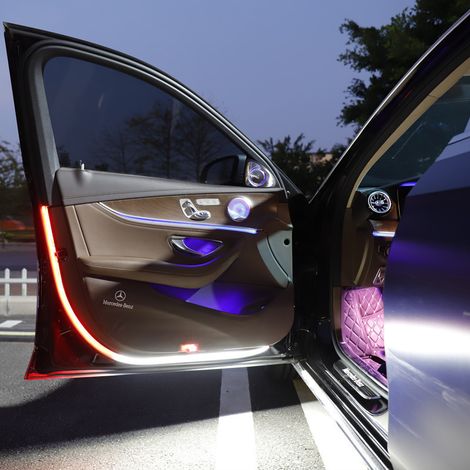 (4 pièces) Bandes lumineuses décoratives pour portières de voiture, feux stroboscopiques clignotants de sécurité, 12 V, 120 cm, LED, éclairage d'ambiance LED d'avertissement d'ouverture pour véhicules (1/4)