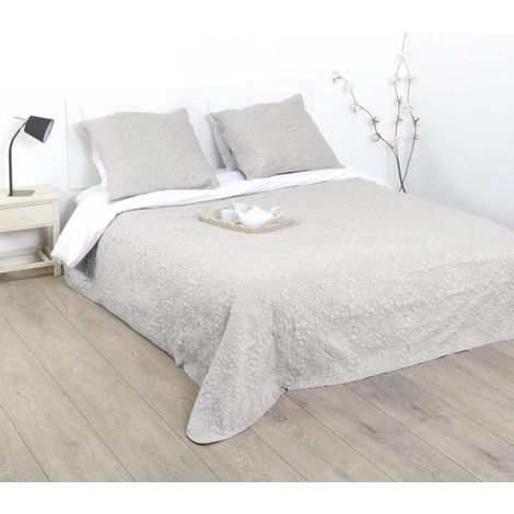 Atmosphera – Dessus de lit 240x260cm – 2 taies assorties 60x60cm – 100% polyester – Motif arabesque – Lavable à 30° – Couleur lin (1/4)