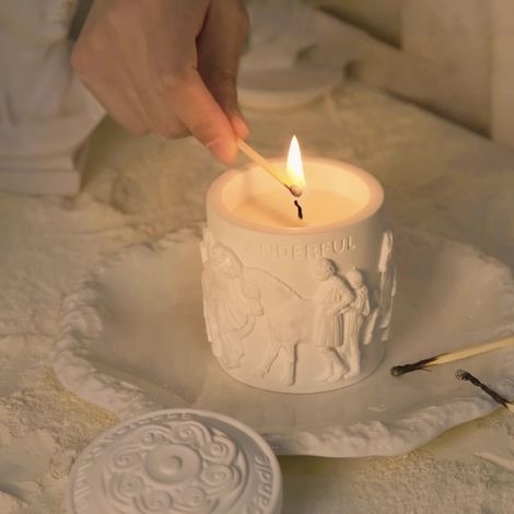Retro Embossed Scented Candle (1/5)