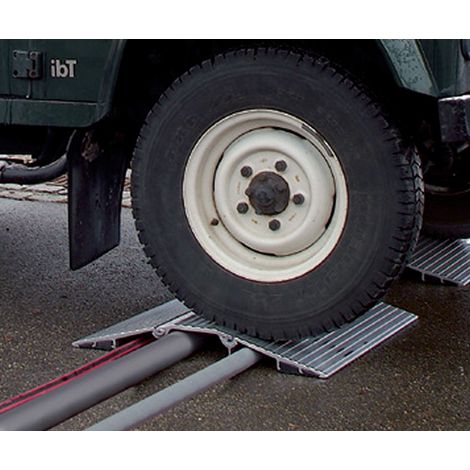 Schlauchbrücke für Feuerwehrfahrzeug: HxLxB 93 x 700 x 750 mm - SKRA