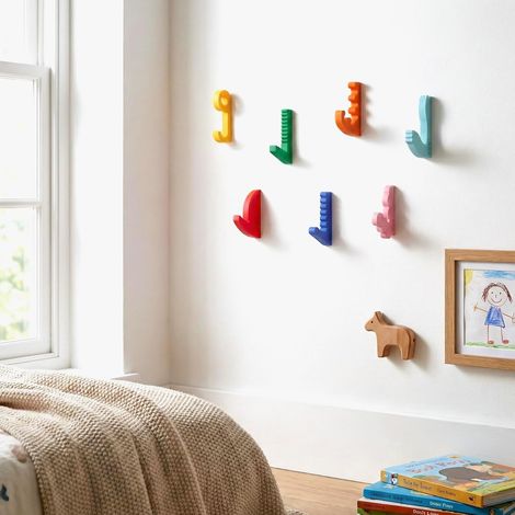Patères enfant design coloré lot de 7, portemanteau murale décoratif solide pour vêtements, sacs. Montage Mural avec Vis et Chevilles inclues. (1/5)