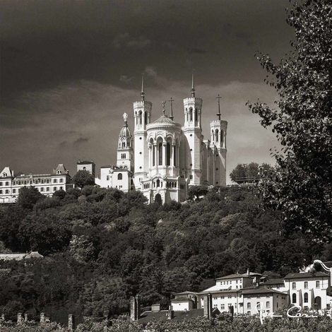 Tableau sur verre Notre-Dame de Fourvière 45x45 cm - Impression sur Verre - Image HD imprimée sur Verre - Tableau mural décoratif en verre - Finition Brillante - Fabriqué en France (1/5)