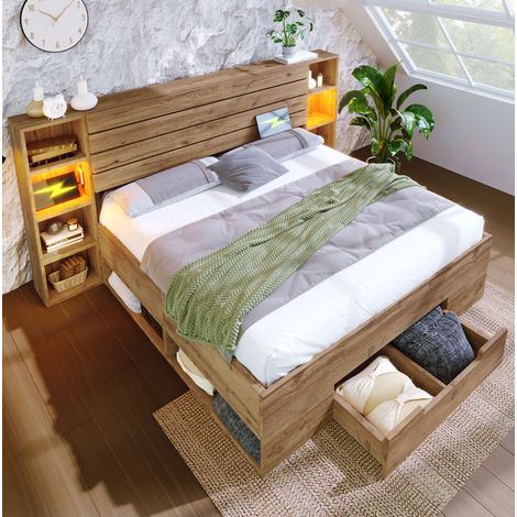 DESVIAE Lit double 180 x 200 cm avec rangement tête de lit LED ports USB et USB C étagères ouvertes 2 tiroirs cadre en bois et métal coloris chêne (1/5)