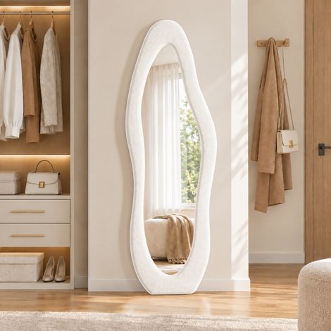Specchio a Figura Intera 160x50 cm, Specchio da Terra Ondulato Asimmetrico, con Supporto a U, per Camera da Letto e Cabina Armadio, Cornice in Velluto Morbido Stile Scandinavo, Bianco (1/5)