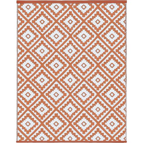 Idmarket – Tapis extérieur terracotta 180 x 280 cm – 100% polypropylène – Densité 350 gr/m² – Résistant aux UV – Motifs géométriques