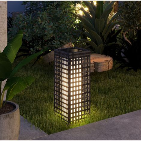 Lámpara solar de exterior (15.5x15.5x46 cm), luz LED cálida automática, resistente al agua, efecto ratán, gris (1/5)