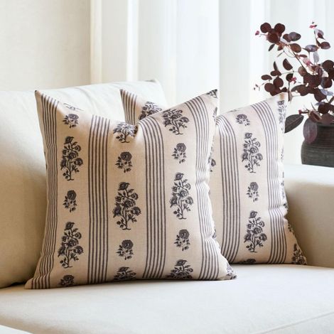 Dekorativer Kissenbezug Amor Virisso mit Blumenmuster, 2er-Set, 61 x 61 cm, neutrale Streifen, Landhausstil, für Sofa, Bett oder Wohnzimmer, helltaupe