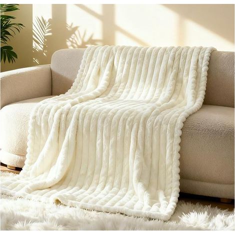 Kuscheldecke, 150 x 200 cm, dicke Flanelldecke, mehrlagig und komfortabel, Mikrofaser-Flanell, warm und weich, weiße Sofadecke, für Sofa und Bett, Schlafzimmer, Büro (1/5)