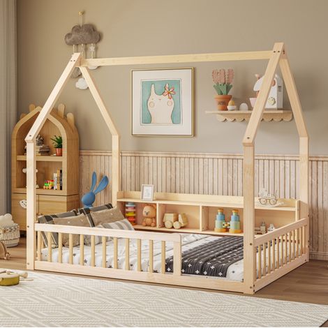 Letto a pavimento 140/200 cm in pino naturale con tetto a casetta, protezioni e 4 ripiani (1/5)