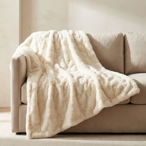 Sumptuous Faux Fur Comfort Throw (1/2)