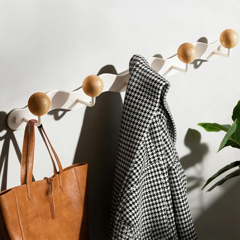 Porte Manteaux Muraux, 38 cm Patères Portemanteaux pour Entrée, avec 5 Crochets en Bois en Forme de Boule, Porte Manteau Mural Blanc, pour Chambre, Salle de Bain et Salon (1/5)