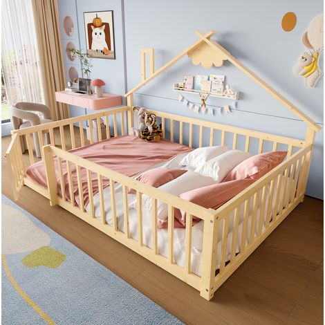 Letto per bambini in legno di pino e MDF naturale 140x190 cm con struttura a casetta e barriera di sicurezza (1/5)