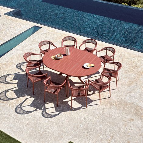 Set da tavolo estensibile 145-200x145 cm Barces e 10 sedie da giardino impilabili con braccioli in alluminio Amatria SKLUM (1/5)