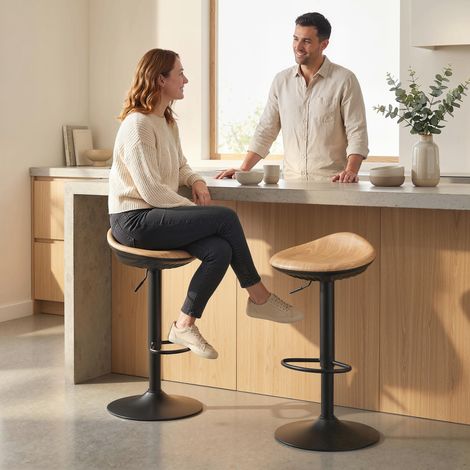 Lot de 2 tabourets de bar chêne chaises de bar réglables en hauteur avec repose-pieds base en acier pivotant 360° design moderne