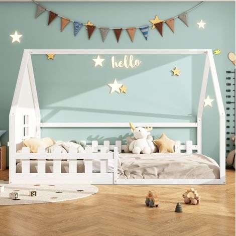 Letto per bambini in legno di pino e MDF bianco 140x200 cm con struttura a casetta e barriera (1/5)