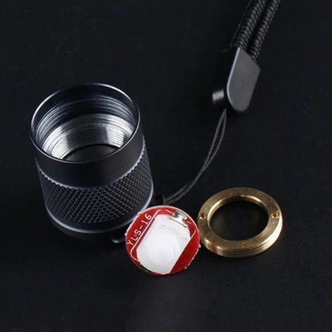 Linterna Convoy S2+, lámpara LED SST40 de 5000 K con gestión térmica, 12 modos de iluminación, aluminio gris. (1/4)